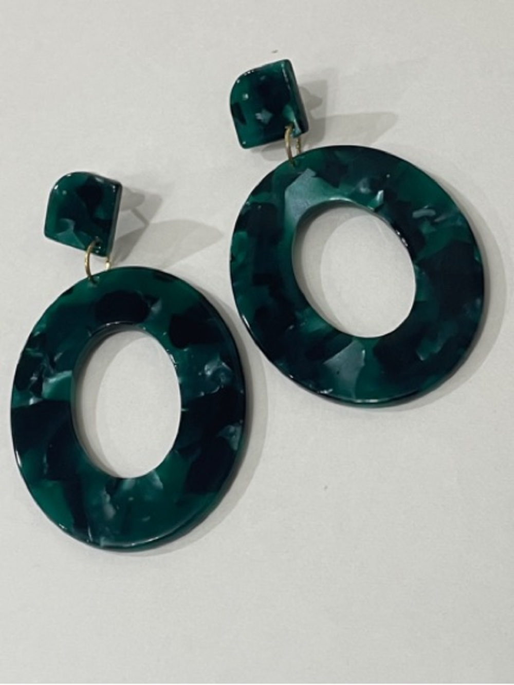 🍂 Green Tortoiseshell Drop Earrings